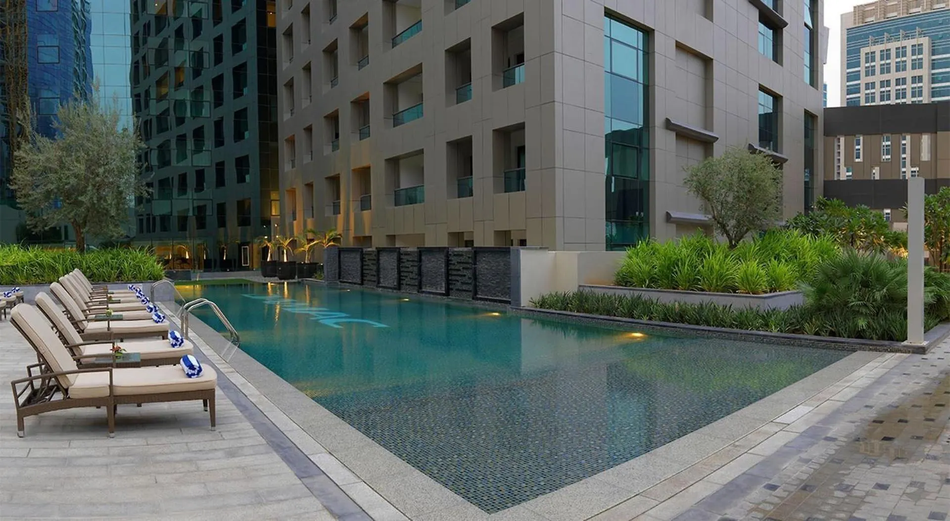 Downtown Studio - Cour Jardin Dubai